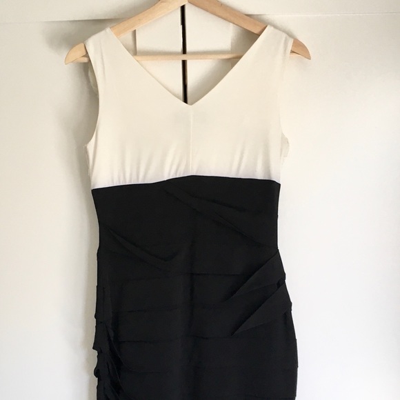 Two-tone embellished appliqué cocktail dress - Picture 5 of 8